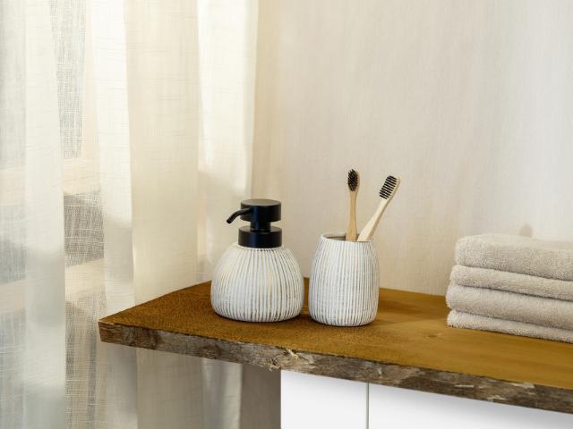 WENKO PASCOLI SÆBEDESPENSER - HVID / GULD