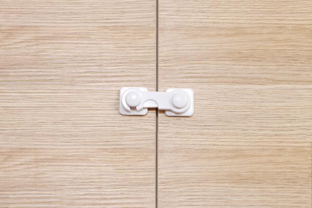 DREAMBABY BØRNESIKRING TIL SKAB OG LÅGER - HVID