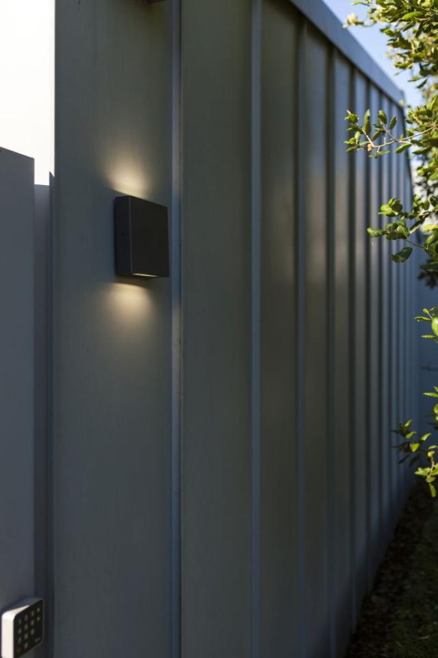 LUTEC PILI LED VÆGLAMPE OP & NED 1 LYS MØRKEGRÅ