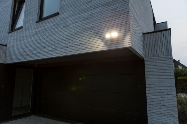 LUTEC CHIMERA LED VÆGLAMPE 2 LYS PIR SORT 5000K