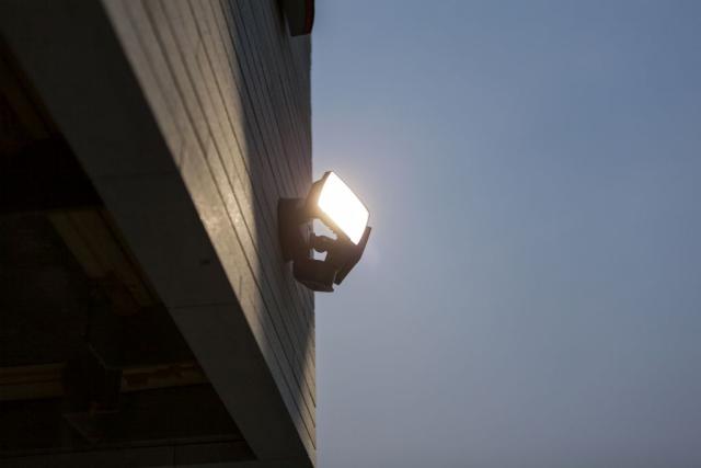 LUTEC CHIMERA LED VÆGLAMPE 2 LYS PIR SORT 5000K