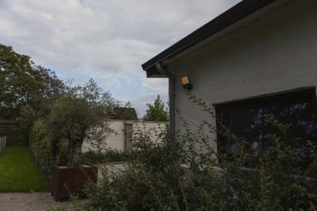 LUTEC ATLANTIS MEDIUM LED VÆGLAMPE 1 LYS PIR MØRKEGRÅ 3000K