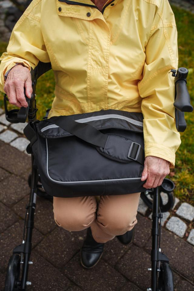 RIDDER ASSISTENT ROLLATOR M/ TILBEHØR - SORT