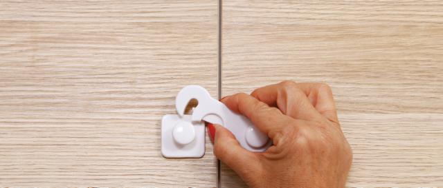 DREAMBABY BØRNESIKRING TIL SKAB OG LÅGER - HVID