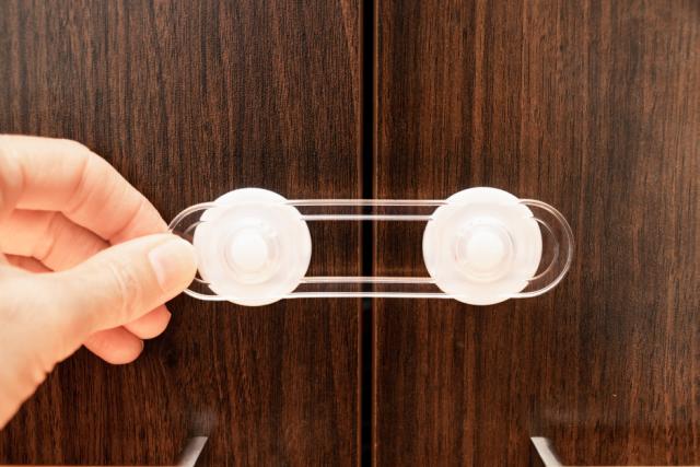 DREAMBABY MINI BØRNESIKRING T/ LÅGER - TRANSPARENT