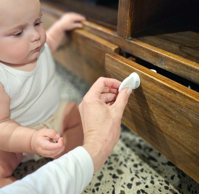 *DREAMBABY KLÆBENDE MAG LÅS - HVID