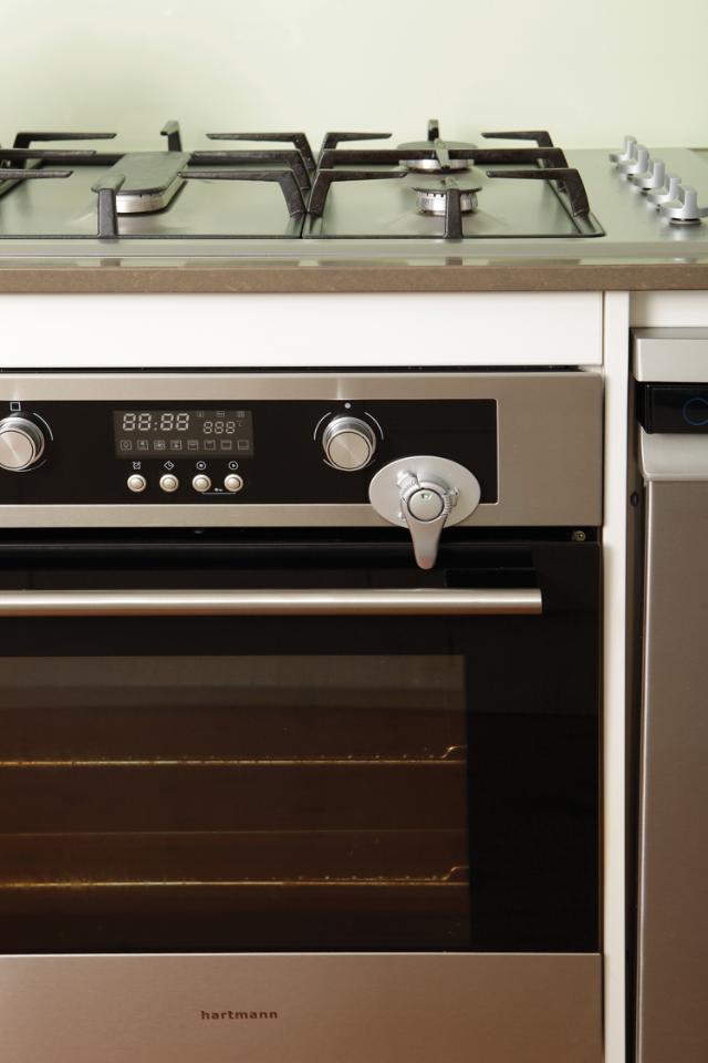 DREAMBABY BØRNESIKRING MED LÅS - GRÅ