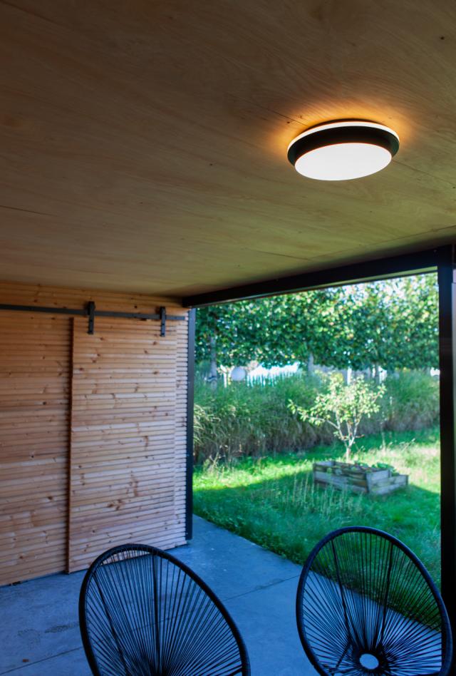 *LUTEC ARCHITECTURAL TRUMPET LAMPE